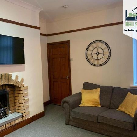 Rodsley - 2 Bedroom 1St Floor Flat Free Parking Wifi And Netflix 盖茨黑德 外观 照片