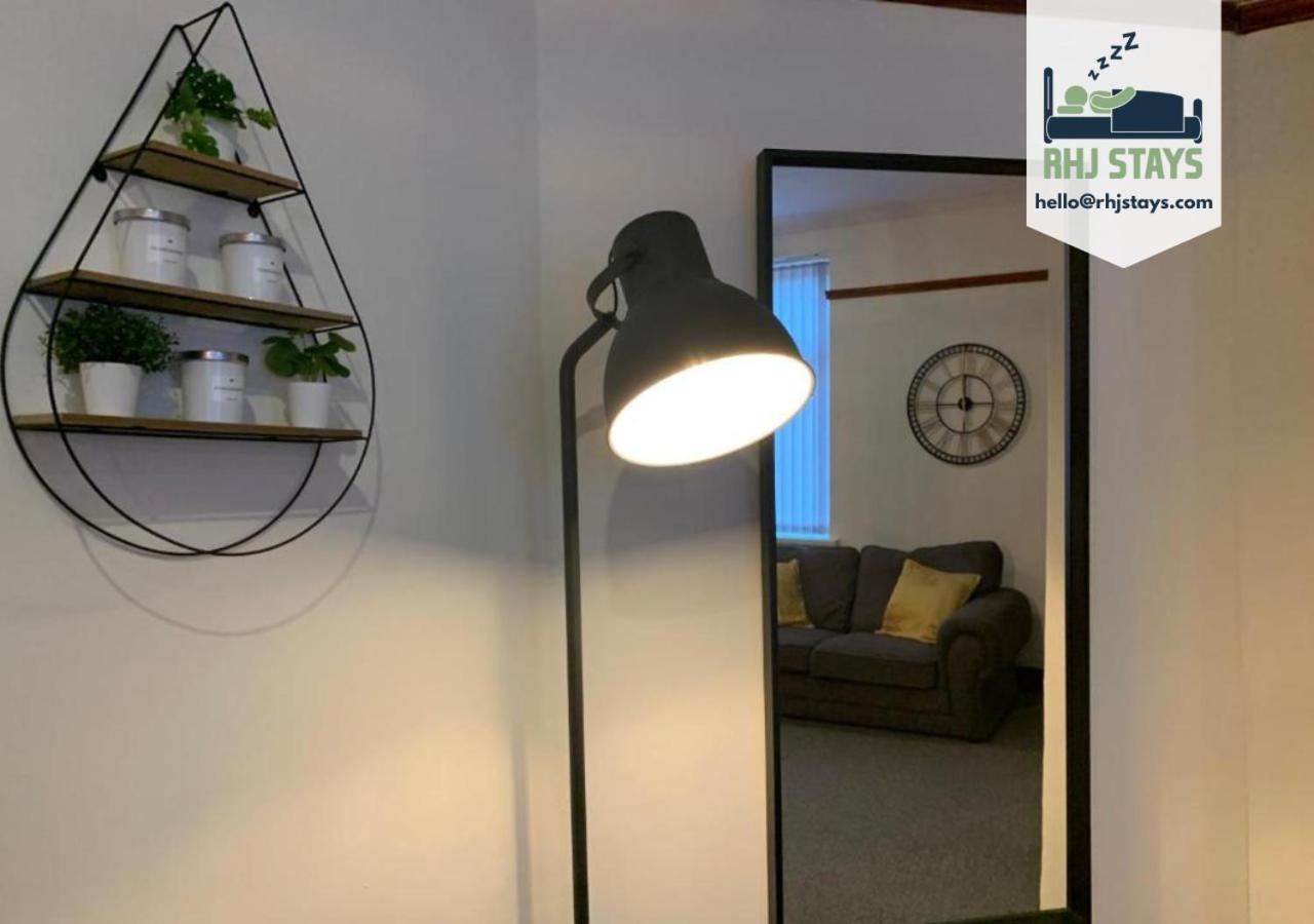 Rodsley - 2 Bedroom 1St Floor Flat Free Parking Wifi And Netflix 盖茨黑德 外观 照片